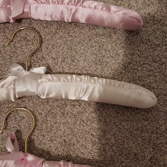 Vintage Satin Padded Lingerie Intimates Hangers Pink Blue Ivory Set Of 4 - Picture 4 of 8